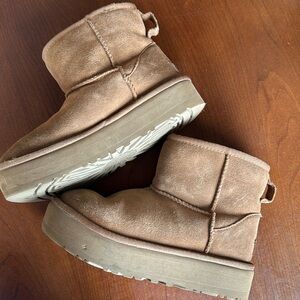 Youth UGGs size 4